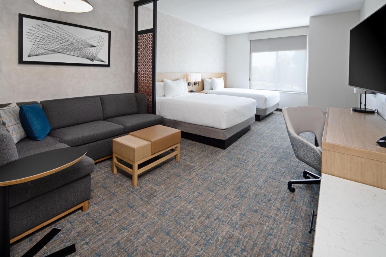 Hyatt Place Bakersfield Exterior photo